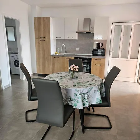 Apartament Tamaris Near The - Ta Leut Agency Vir